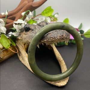 Serpentine all stone bangle